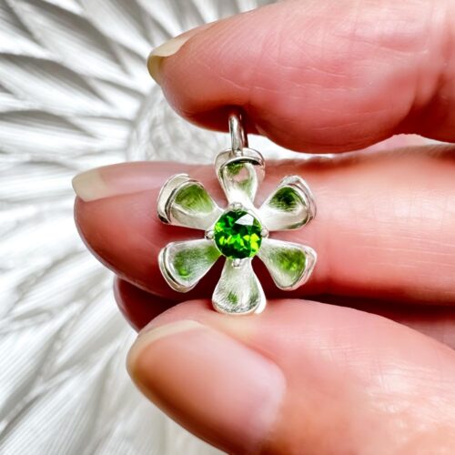 Chloe Chrome Diopside Pendant, a one-of-a-kind, is made for individuals who embrace all that she symbolises in nature and a positive attitude towards life.