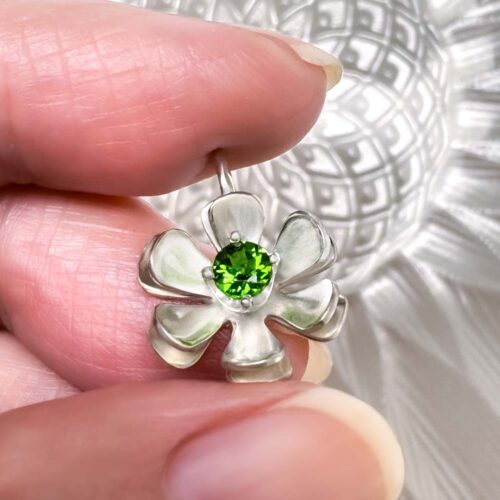 Chloe Chrome Diopside Pendant, a one-of-a-kind, is made for individuals who embrace all that she symbolises in nature and a positive attitude towards life.