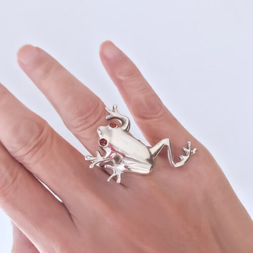 Blu the Frog Prince Ring – a symbol of love, determination and following a dream. Eyes of garnet are a symbol of love.