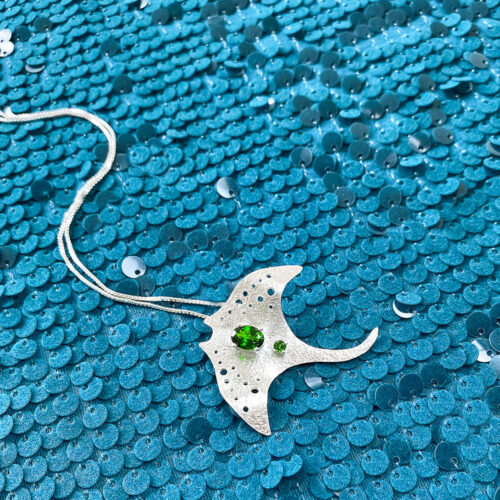 Meri Manta Convertible Brooch Pendant with Chrome Diopside by INIZI